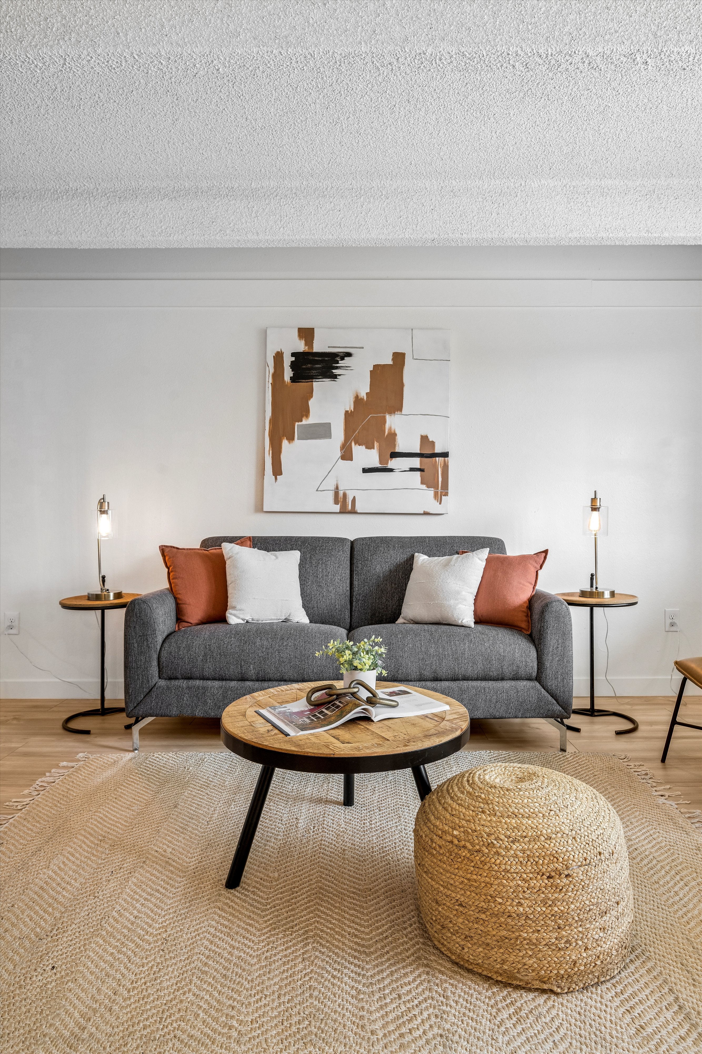  Completely Updated and Move-in Ready - 物件實景