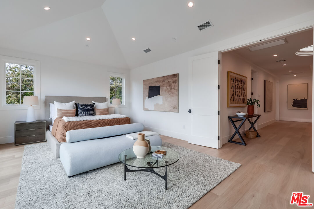 Los Angeles, California, 90049, United States, 7 Bedrooms Bedrooms, ,4 BathroomsBathrooms,Residential,For Sale,1912461