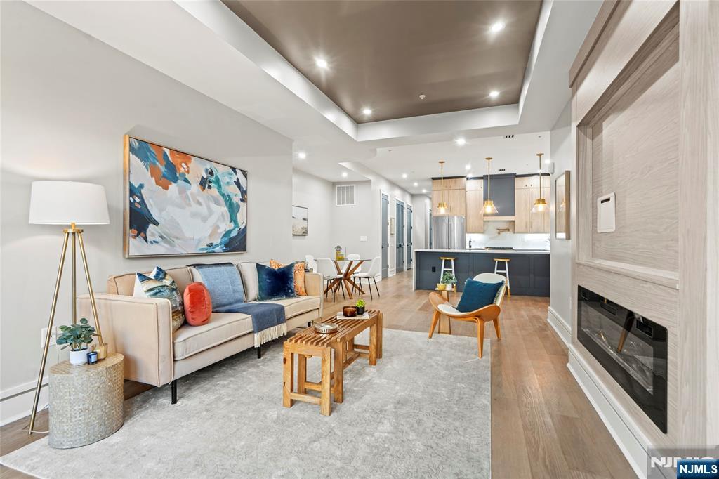 Jersey City, New Jersey, 07307, United States, 3 Bedrooms Bedrooms, ,2 BathroomsBathrooms,Residential,For Sale,1947058