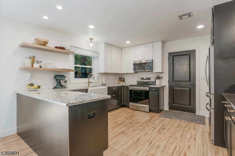 Bethlehem Twp., New Jersey, 08802, United States, 3 Bedrooms Bedrooms, ,2 BathroomsBathrooms,Residential,For Sale,1949584