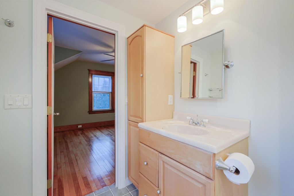 Worcester, Massachusetts, 01606, United States, 3 Bedrooms Bedrooms, ,4 BathroomsBathrooms,Residential,For Sale,1992890