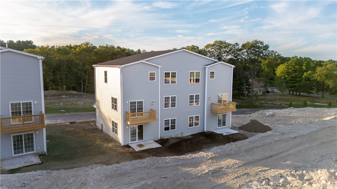 Smithfield, Rhode Island, 02917, United States, 3 Bedrooms Bedrooms, ,3 BathroomsBathrooms,Residential,For Sale,1926562