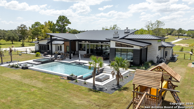 Victoria, Texas, 77904, United States, 4 Bedrooms Bedrooms, ,5 BathroomsBathrooms,Residential,For Sale,1997014