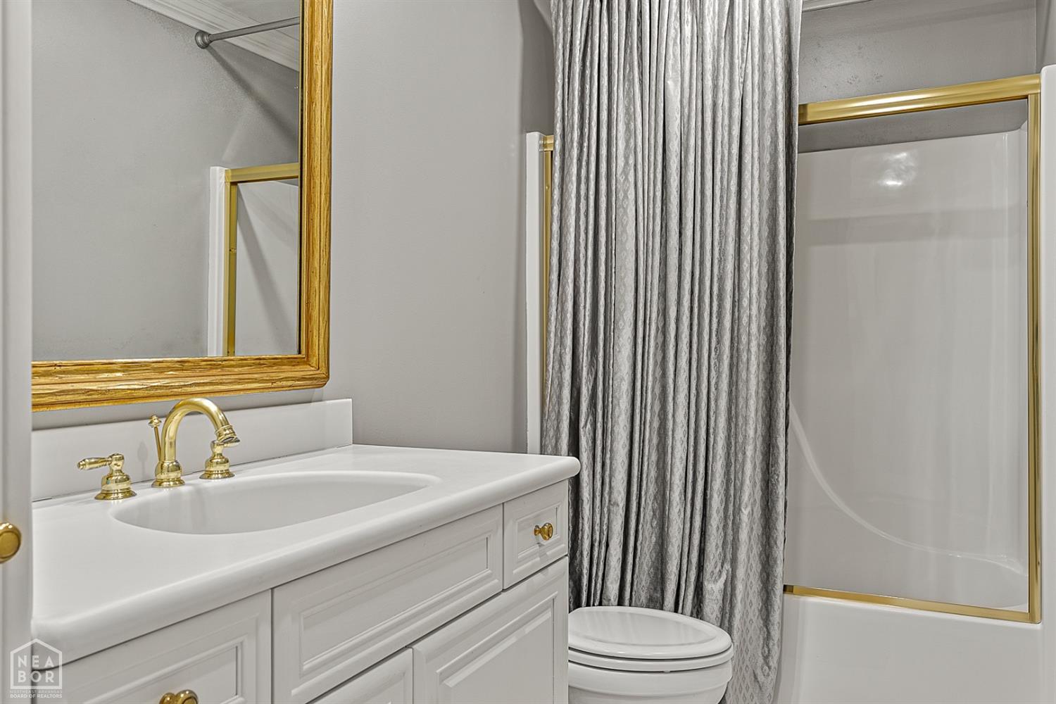 Jonesboro, Arkansas, 72404, United States, 4 Bedrooms Bedrooms, ,5 BathroomsBathrooms,Residential,For Sale,1976719