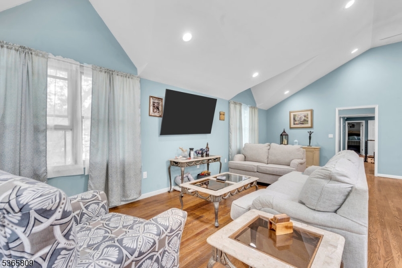 Franklin Twp., New Jersey, 07882, United States, 4 Bedrooms Bedrooms, ,3 BathroomsBathrooms,Residential,For Sale,1957120