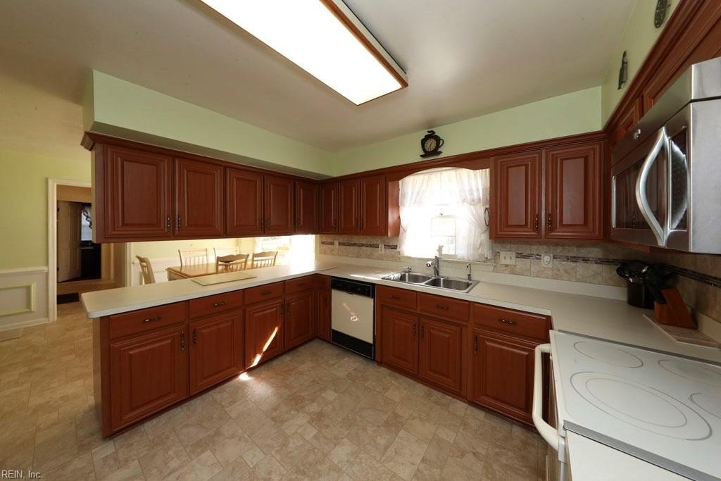 Virginia Beach, Virginia, 23464, United States, 5 Bedrooms Bedrooms, ,3 BathroomsBathrooms,Residential,For Sale,1996742