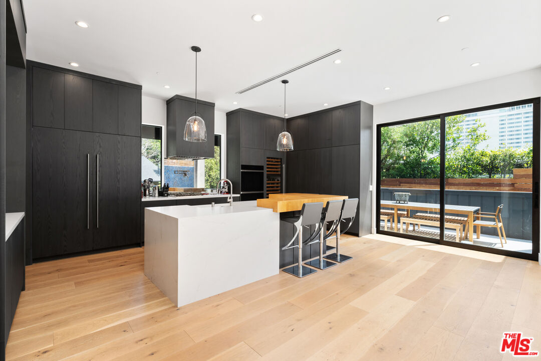 Los Angeles, California, 90068, United States, 4 Bedrooms Bedrooms, ,4 BathroomsBathrooms,Residential,For Sale,1897073