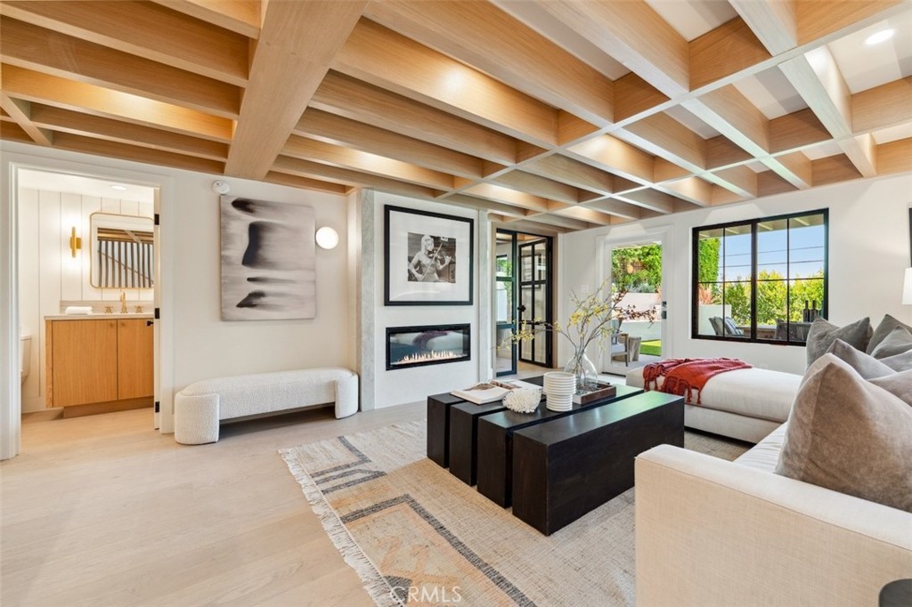 Sherman Oaks, California, 91423, United States, 4 Bedrooms Bedrooms, ,6 BathroomsBathrooms,Residential,For Sale,1960498