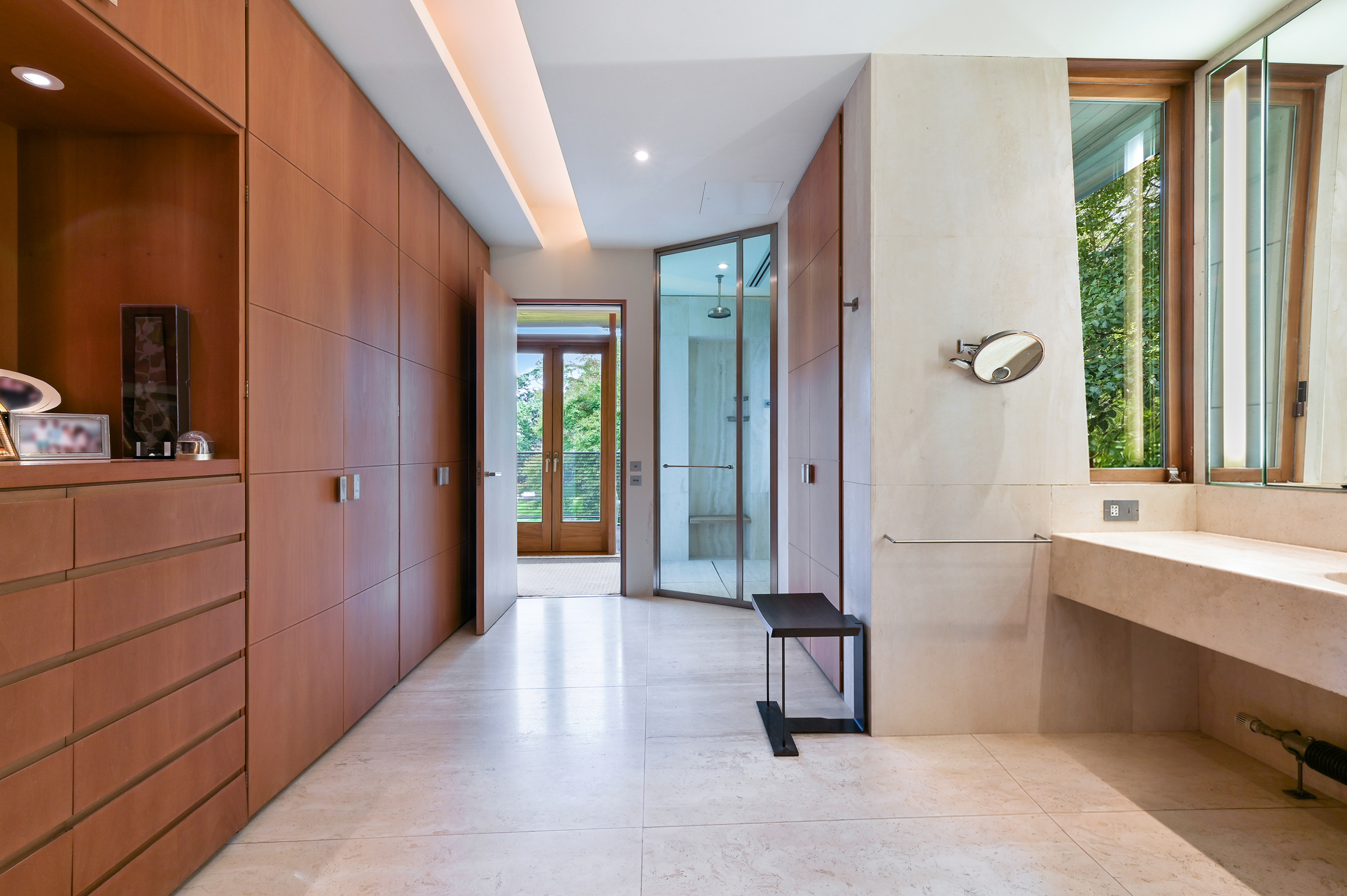  An architectural house on The Bishops Avenue with an indoor-outdoor pool - 物件實景