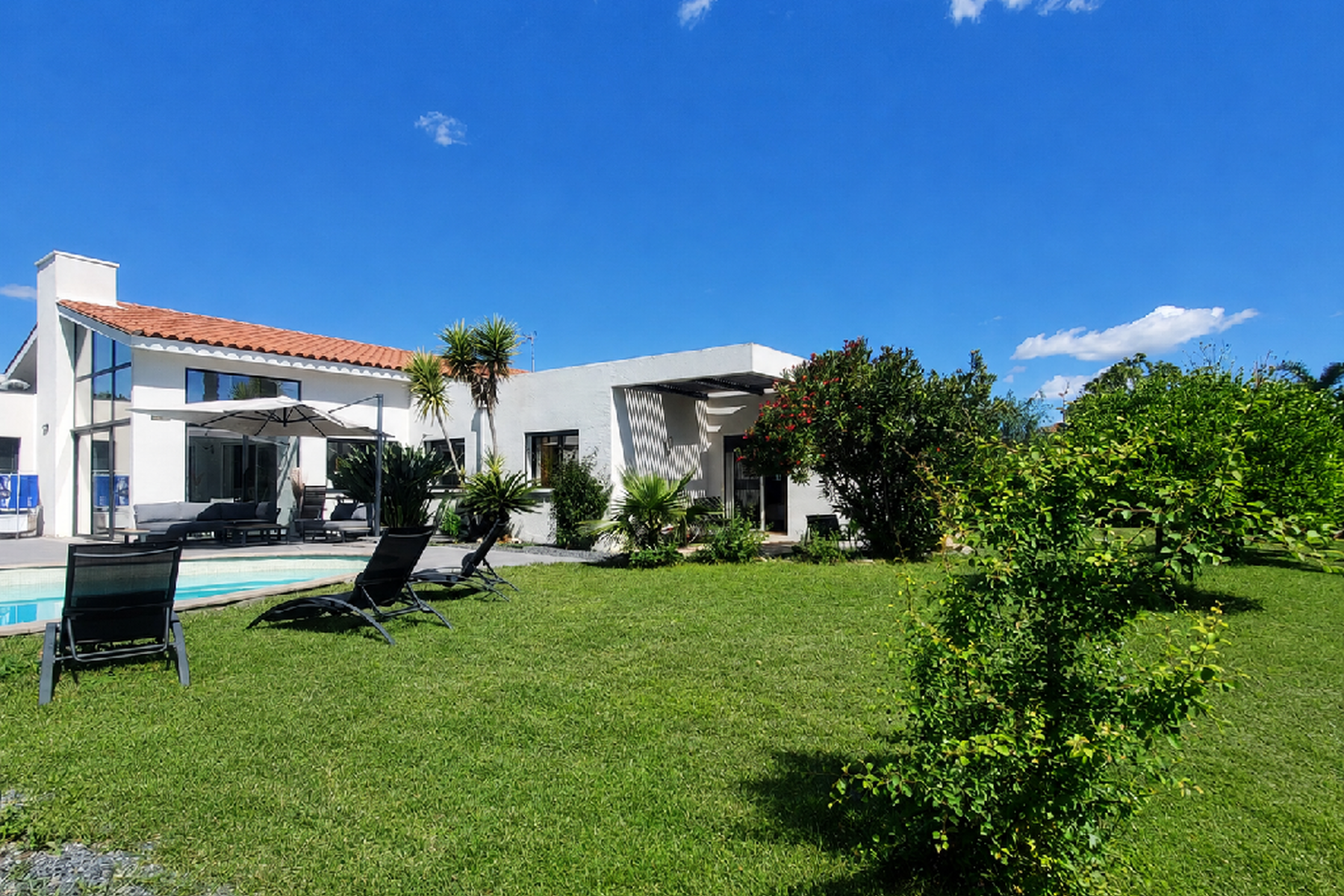 Beautiful property in a sought-after location close to the sea and all amenities - 物件實景
