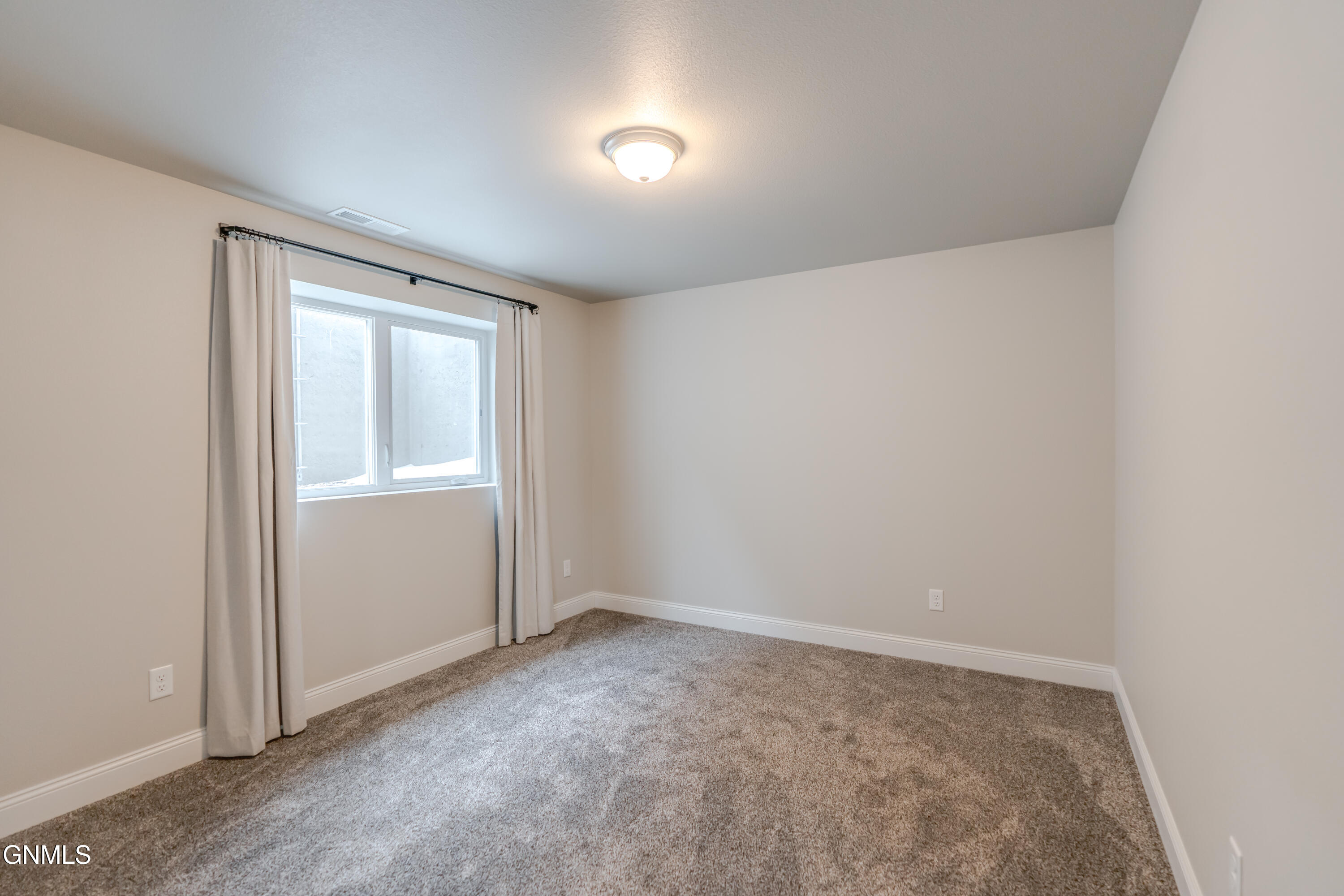 Bismarck, North Dakota, 58503, United States, 4 Bedrooms Bedrooms, ,3 BathroomsBathrooms,Residential,For Sale,2035327