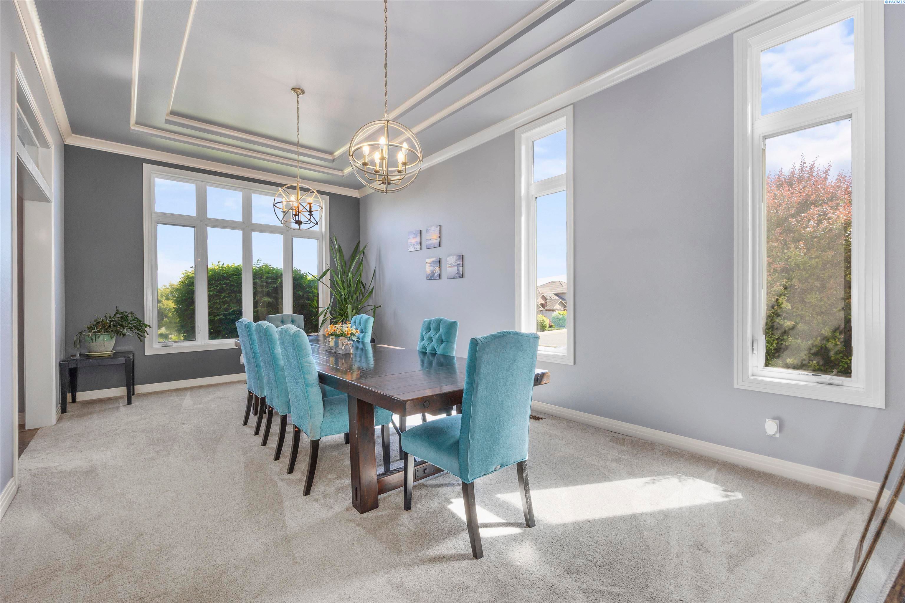 Kennewick, Washington, 99337, United States, 6 Bedrooms Bedrooms, ,4 BathroomsBathrooms,Residential,For Sale,1979182