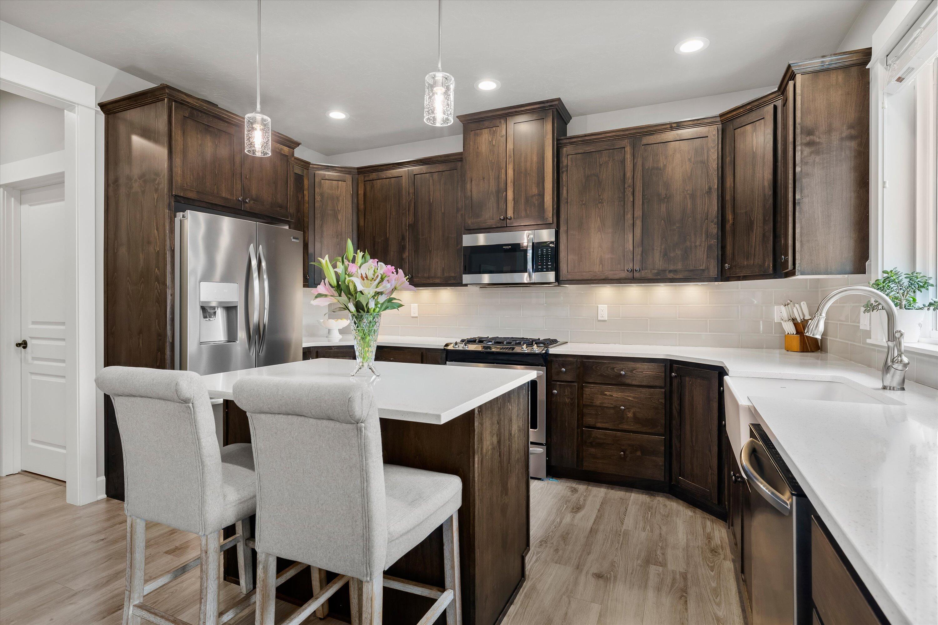 Redmond, Oregon, 97756, United States, 4 Bedrooms Bedrooms, ,3 BathroomsBathrooms,Residential,For Sale,1982797