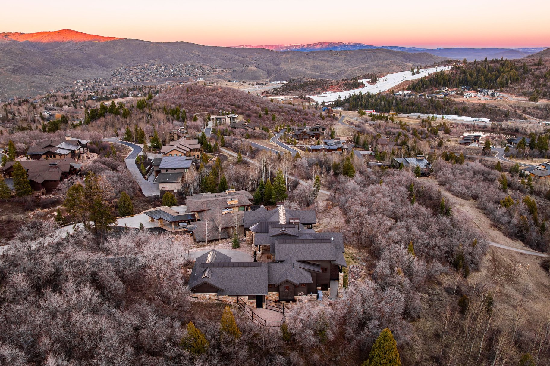  Views, Privacy and Main Level Living in a Gated Community - 物件實景