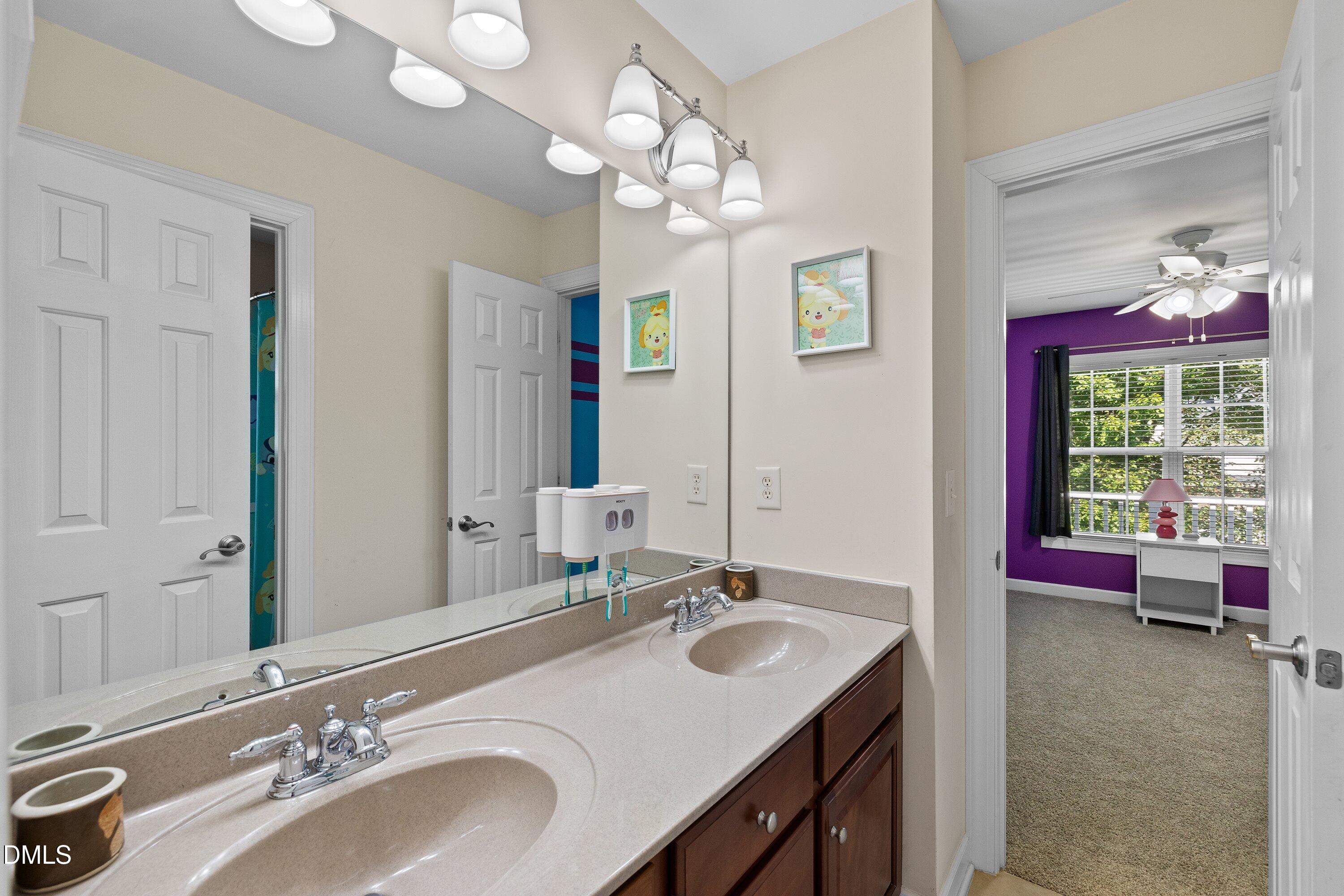 Apex, North Carolina, 27502, United States, 5 Bedrooms Bedrooms, ,4 BathroomsBathrooms,Residential,For Sale,1947083