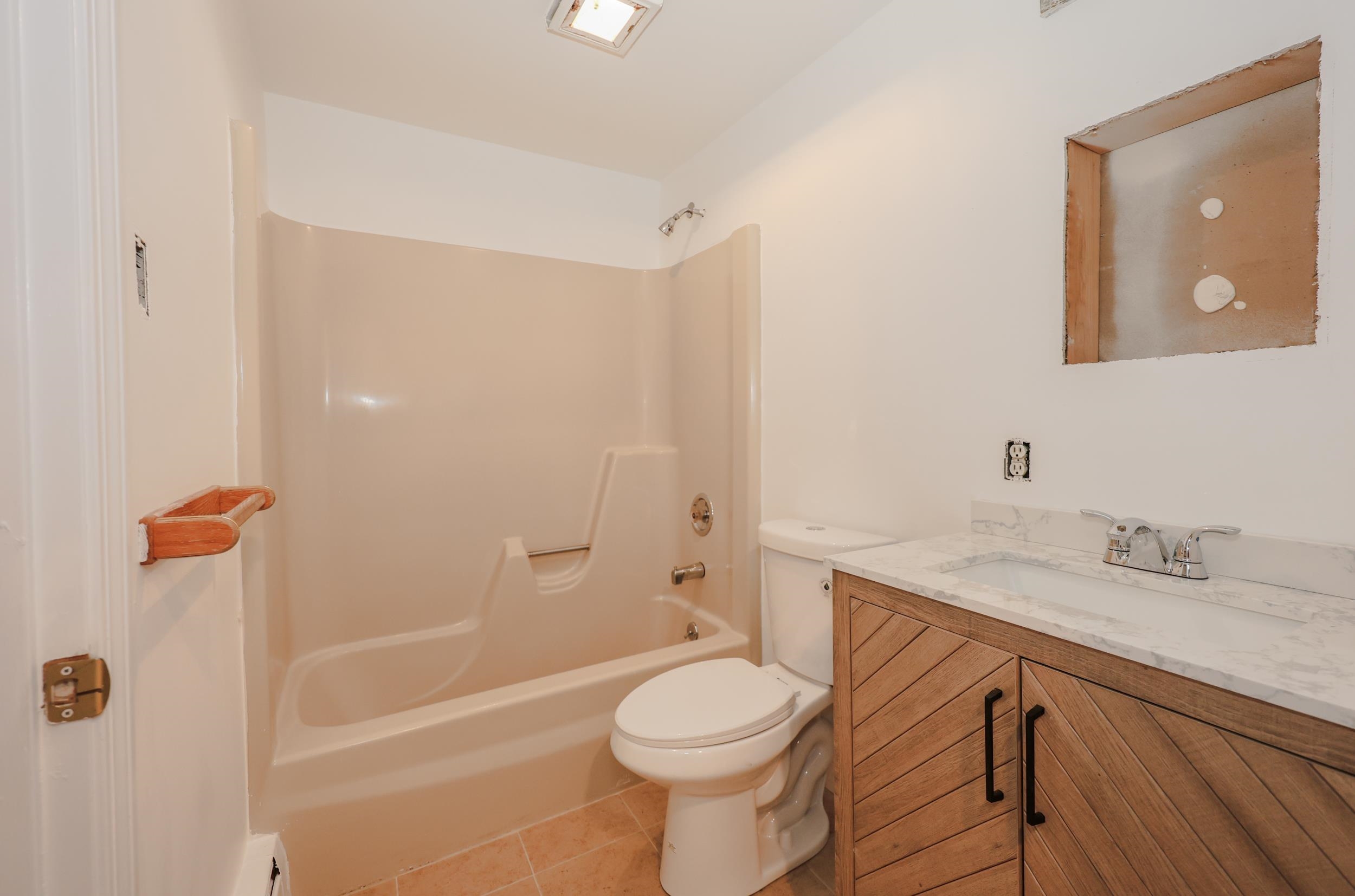 Nashua, New Hampshire, 03061, United States, 3 Bedrooms Bedrooms, ,1 BathroomBathrooms,Residential,For Sale,1942147