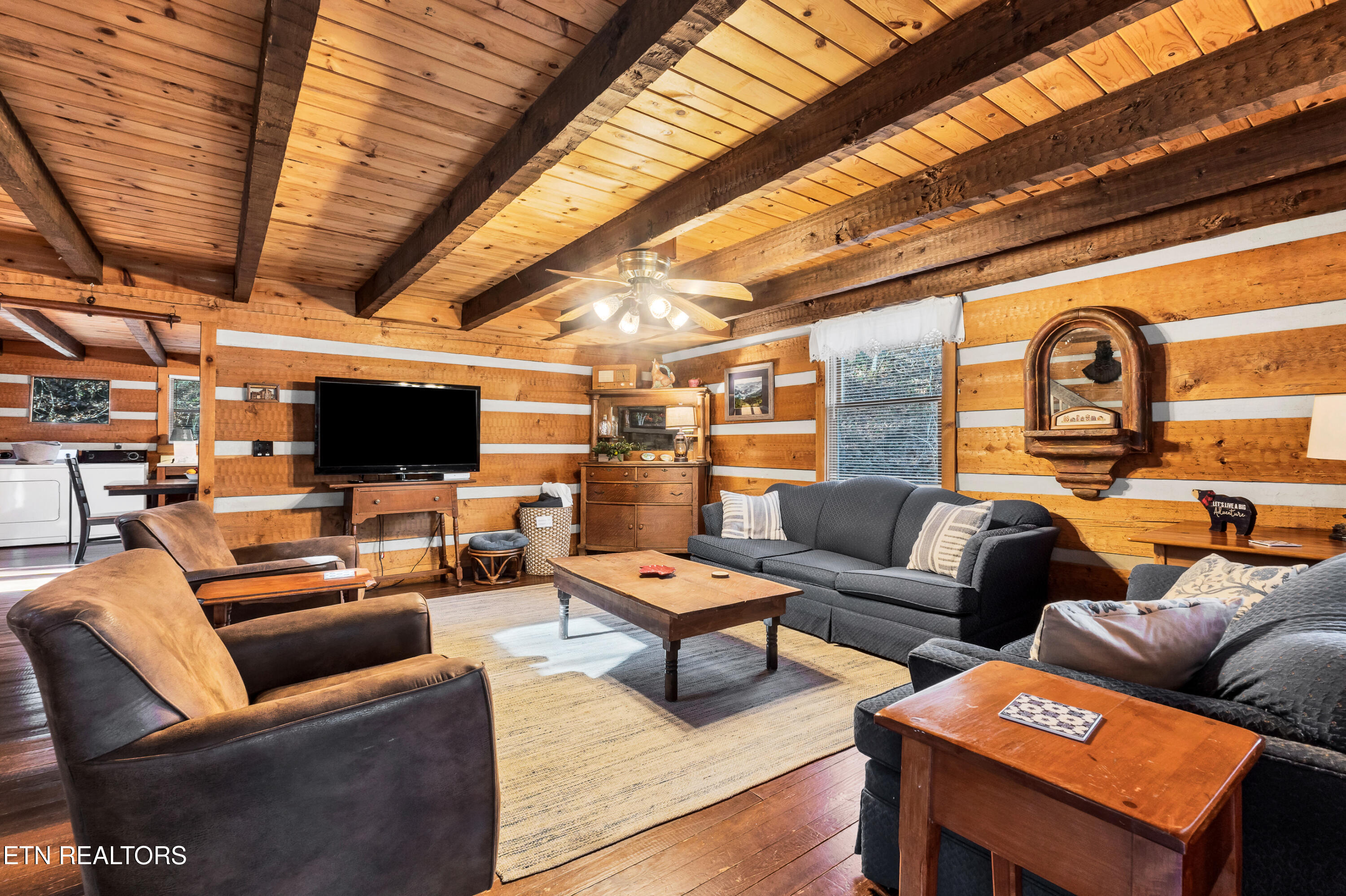 Townsend, Tennessee, 37882, United States, 2 Bedrooms Bedrooms, ,3 BathroomsBathrooms,Residential,For Sale,2010973