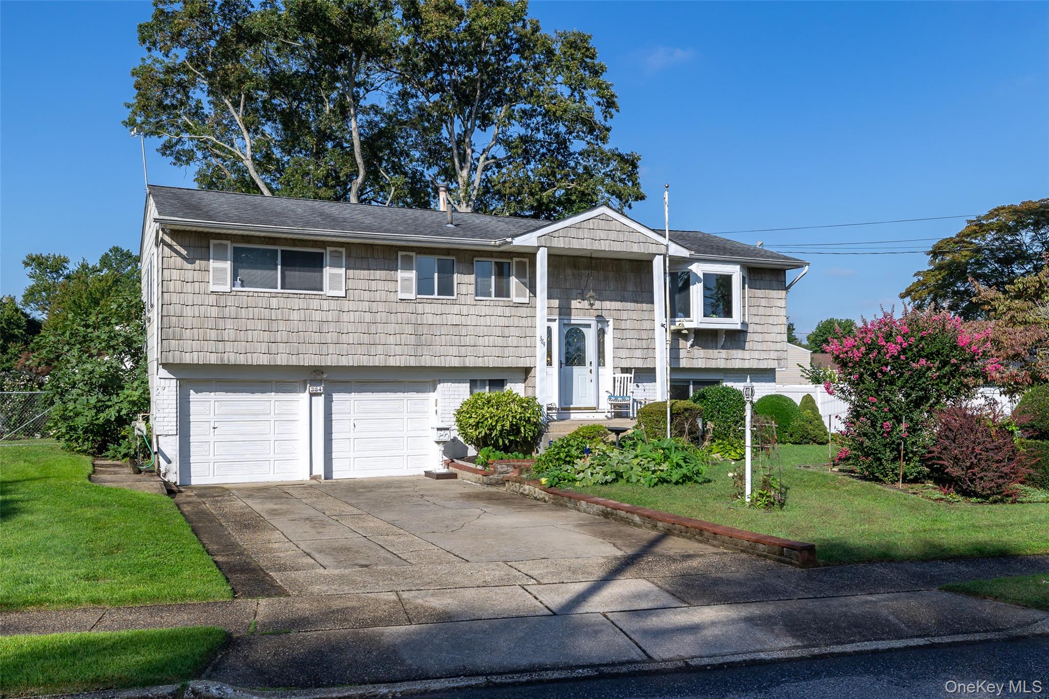 Deer Park, New York, 11729, United States, 5 Bedrooms Bedrooms, ,3 BathroomsBathrooms,Residential,For Sale,1938283