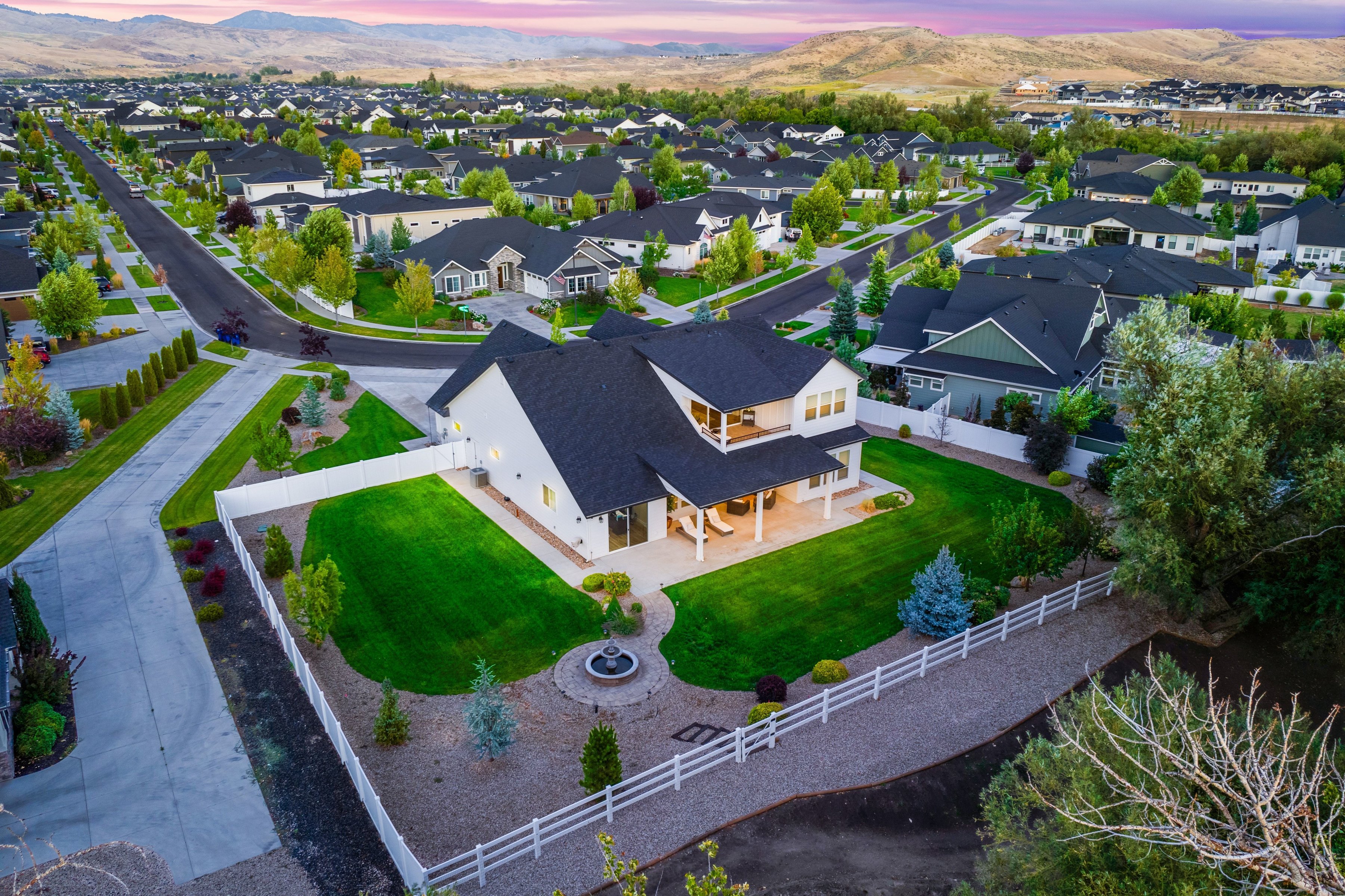  Refined Half-Acre Estate with Dual Kitchens & Open Space Backdrop - 物件實景