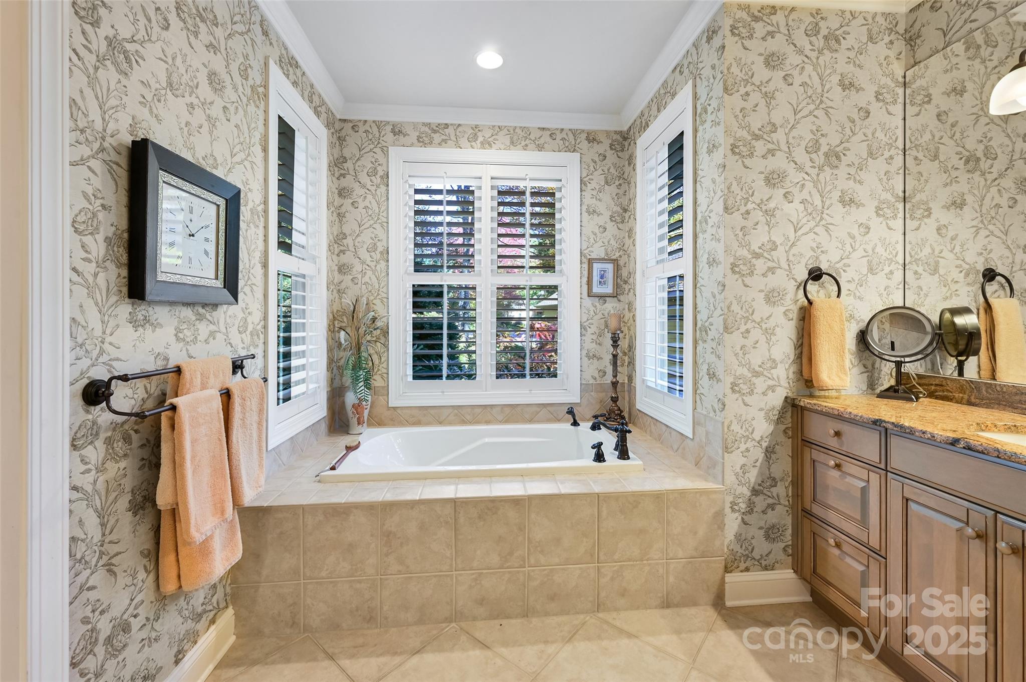 Hendersonville, North Carolina, 28739, United States, 4 Bedrooms Bedrooms, ,3 BathroomsBathrooms,Residential,For Sale,1992050