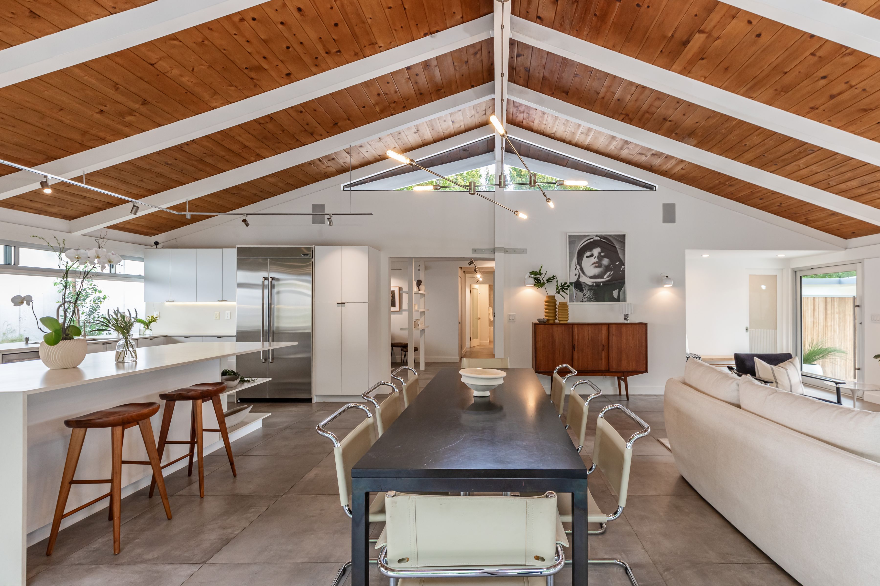  586 Lorna Lane - 物件實景