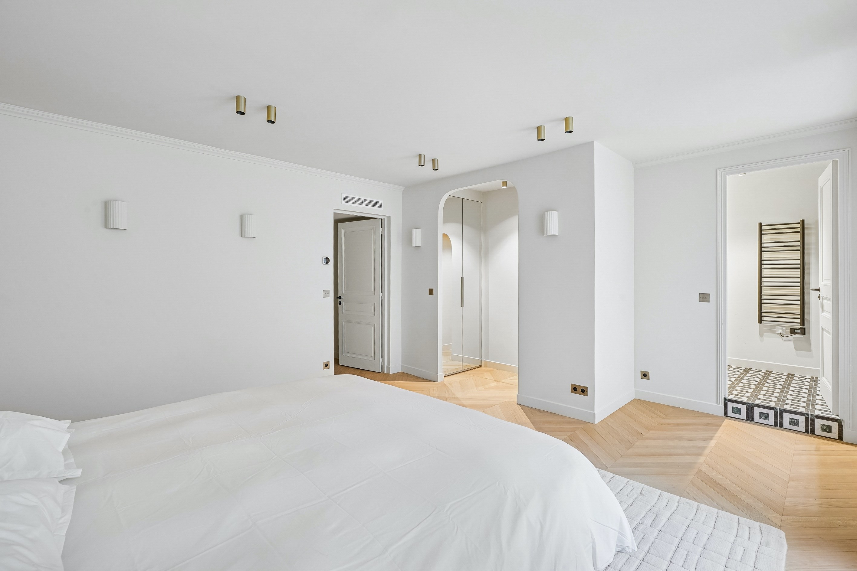  Off-Market – Exceptional Garden-Level Apartment Facing the Eiffel Tower - 物件實景