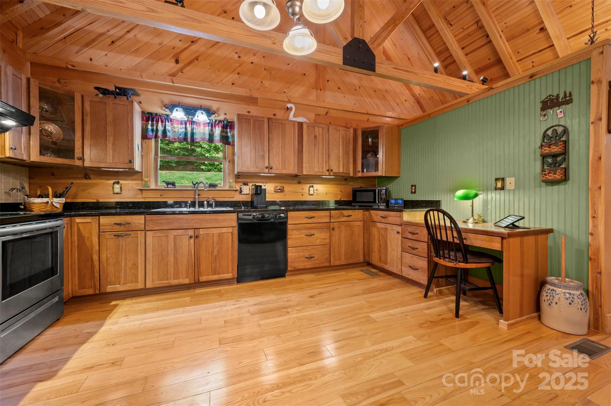 Saluda, North Carolina, 28773, United States, 3 Bedrooms Bedrooms, ,3 BathroomsBathrooms,Residential,For Sale,1996428