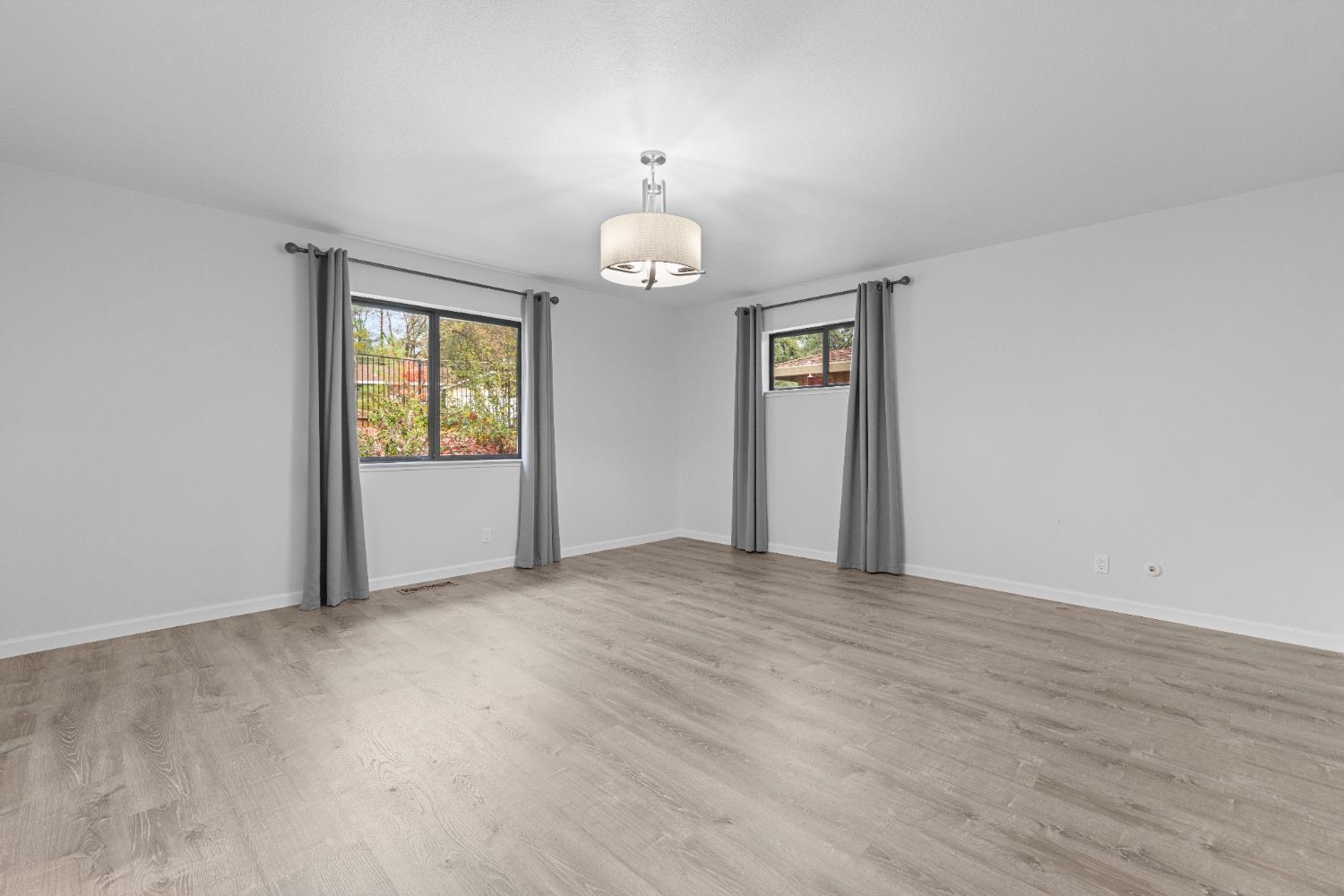 Grass Valley, California, 95949, United States, 3 Bedrooms Bedrooms, ,3 BathroomsBathrooms,Residential,For Sale,1992571