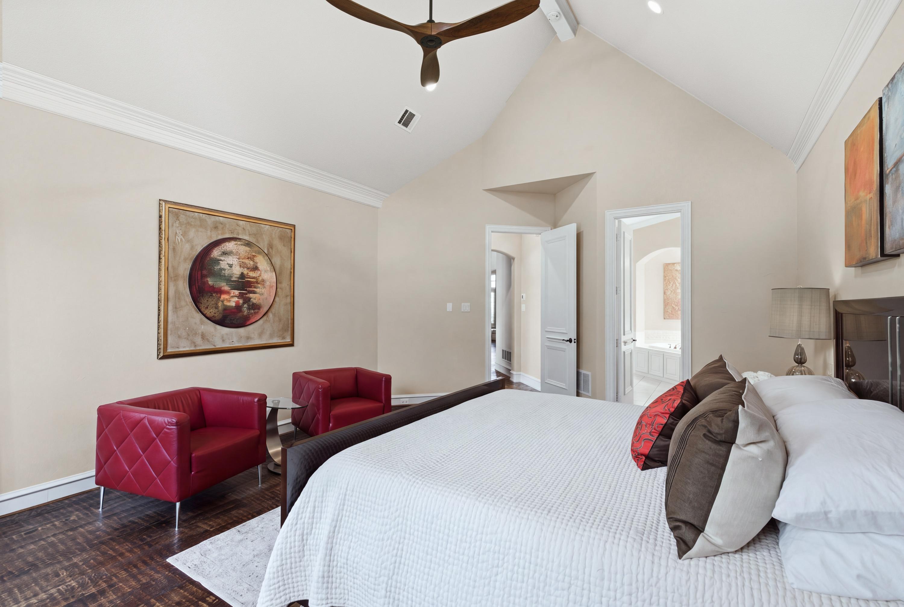  Preston Hollow Home with Pool, Primary Suite Down, 3-Car Garage & Solar - 物件實景