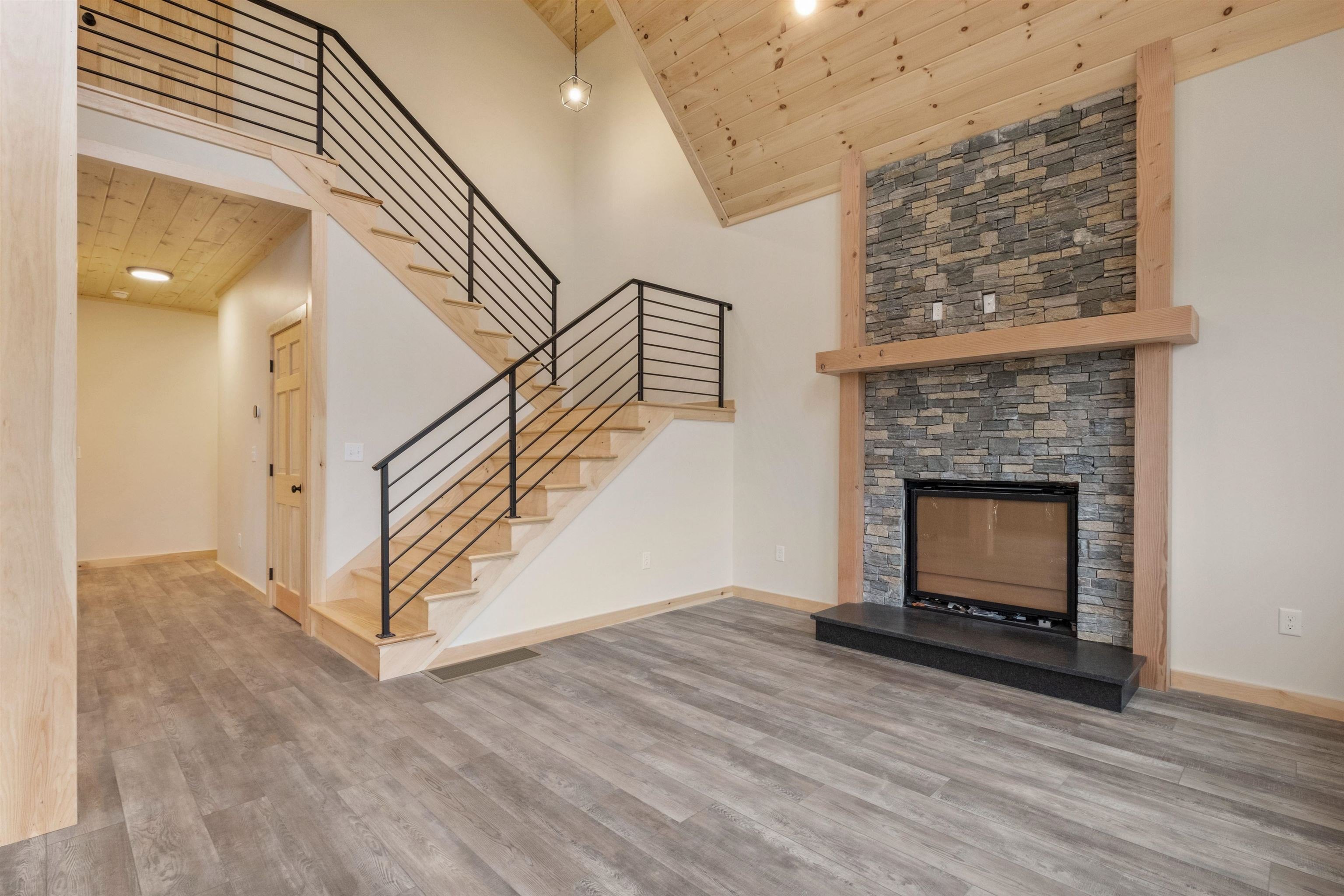 Thornton, New Hampshire, 03285, United States, 3 Bedrooms Bedrooms, ,3 BathroomsBathrooms,Residential,For Sale,1974297