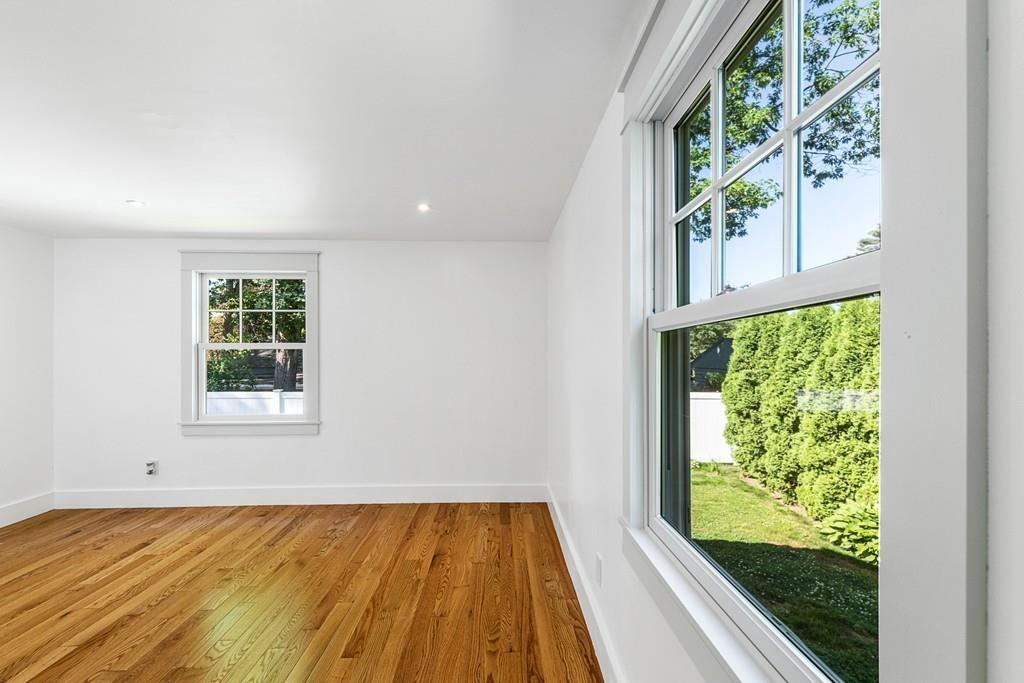 Hamilton, Massachusetts, 01982, United States, 2 Bedrooms Bedrooms, ,1 BathroomBathrooms,Residential,For Sale,1921936
