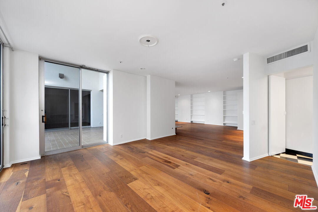 Los Angeles, California, 90024, United States, 2 Bedrooms Bedrooms, ,3 BathroomsBathrooms,Residential,For Sale,1817852