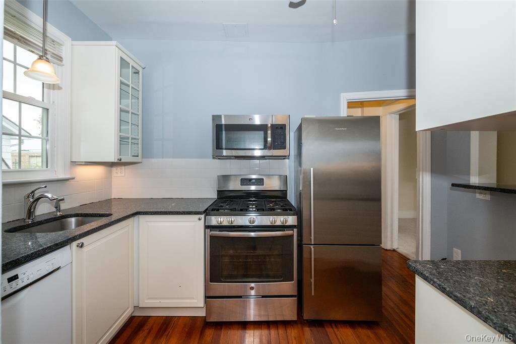 New Rochelle, New York, 10801, United States, 5 Bedrooms Bedrooms, ,4 BathroomsBathrooms,Residential,For Sale,2048483