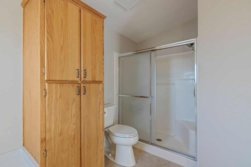 KLAMATH FALLS, Oregon, 97603, United States, 3 Bedrooms Bedrooms, ,2 BathroomsBathrooms,Residential,For Sale,1984310