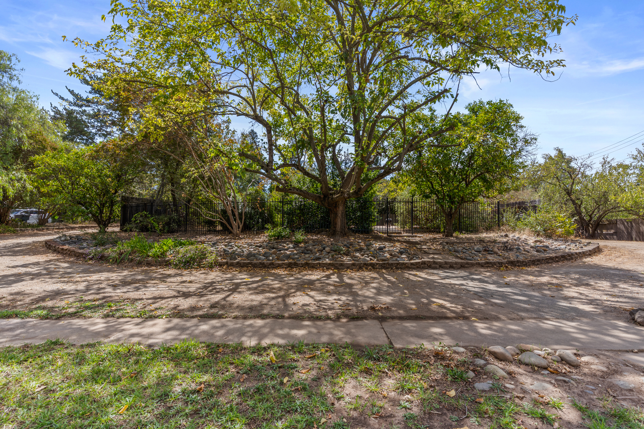  8865 Phoenix Avenue, Fair Oaks, CA 95628 - 物件實景
