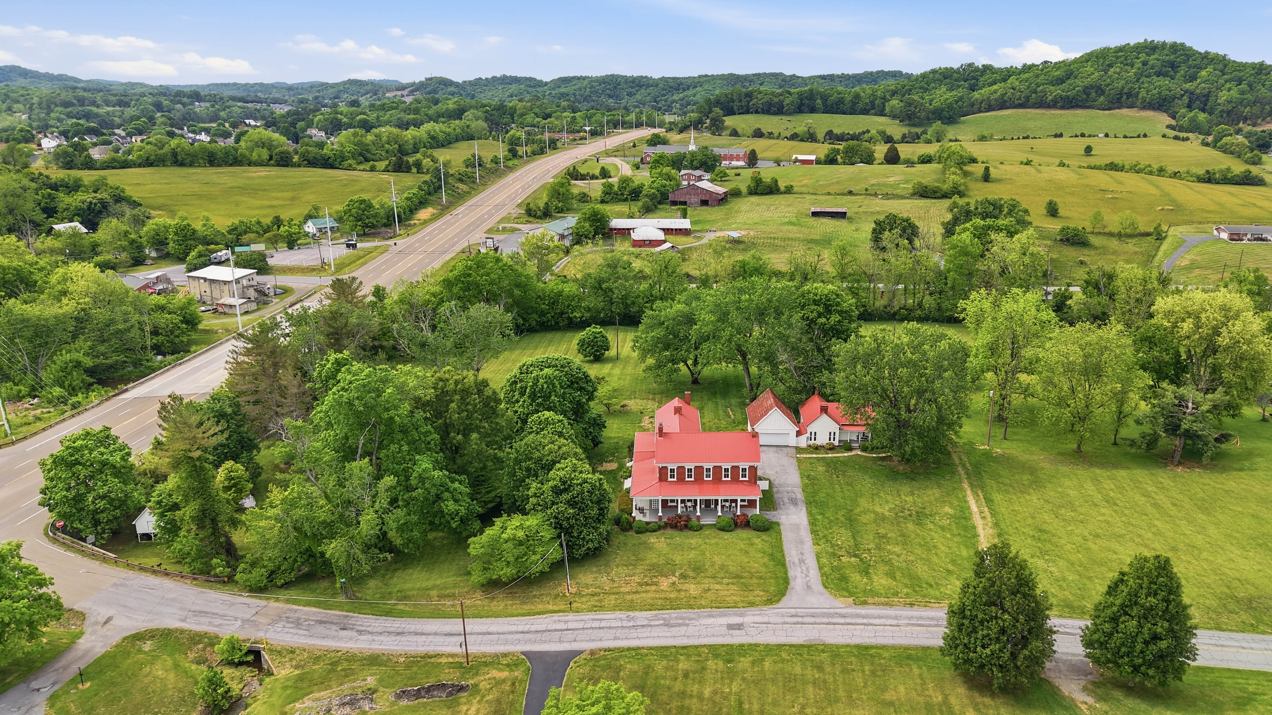 240 Maplehurst Lane, Bluff City, TN 37618 - 物件實景