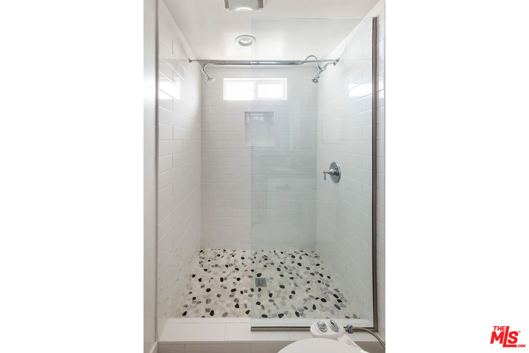 Los Angeles, California, 90032, United States, 3 Bedrooms Bedrooms, ,1 BathroomBathrooms,Residential,For Sale,1992073