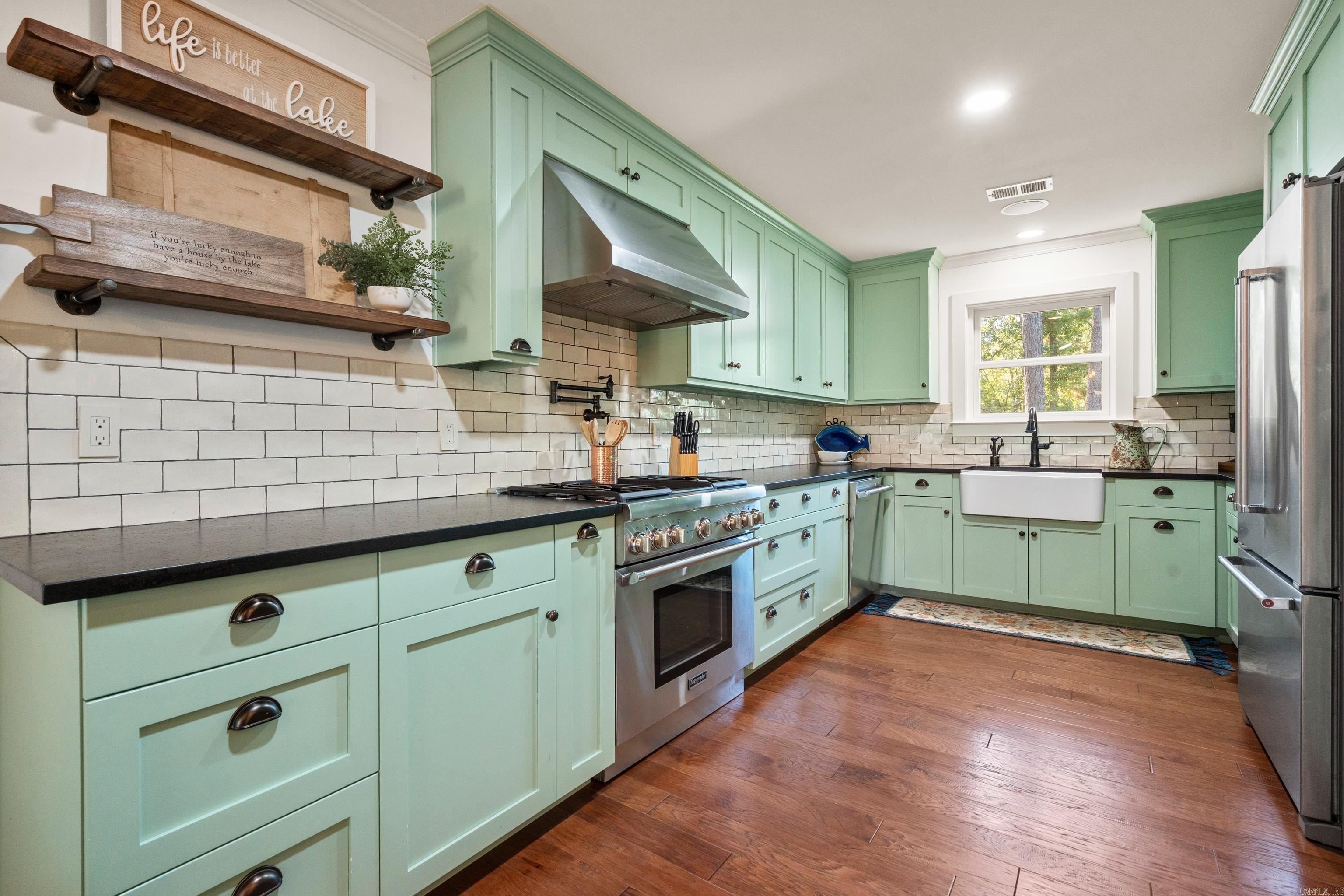 Hot Springs, Arkansas, 71913, United States, 3 Bedrooms Bedrooms, ,3 BathroomsBathrooms,Residential,For Sale,1905821