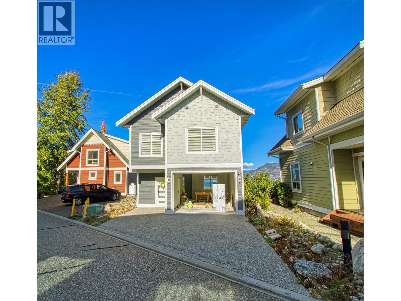 KELOWNA, British Columbia, V1Z 3R8, CA, 3 Bedrooms Bedrooms, ,2 BathroomsBathrooms,Residential,For Sale,1918397