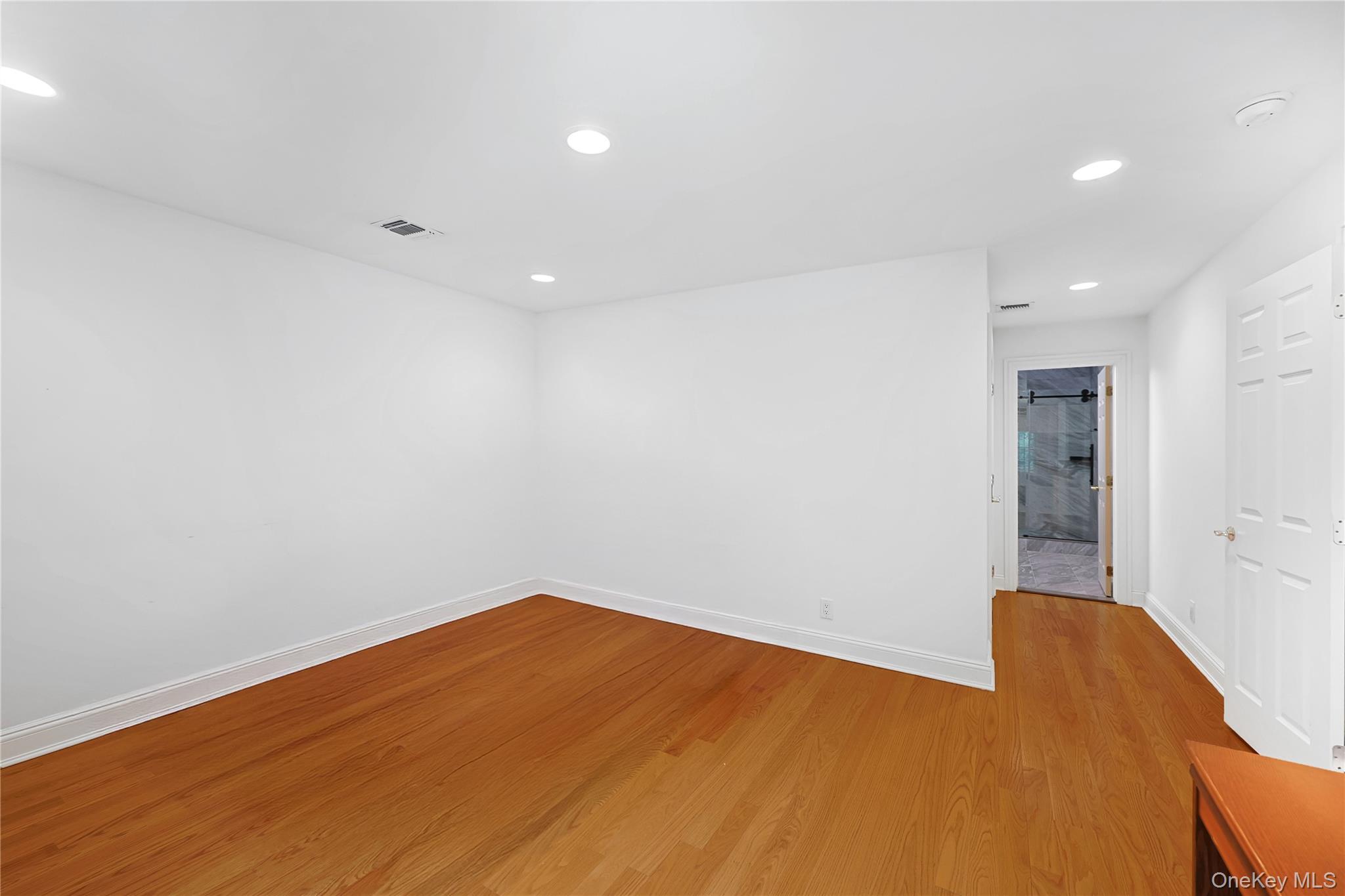  14 Belvedere Court, North Hills, NY, 11030 - 物件實景
