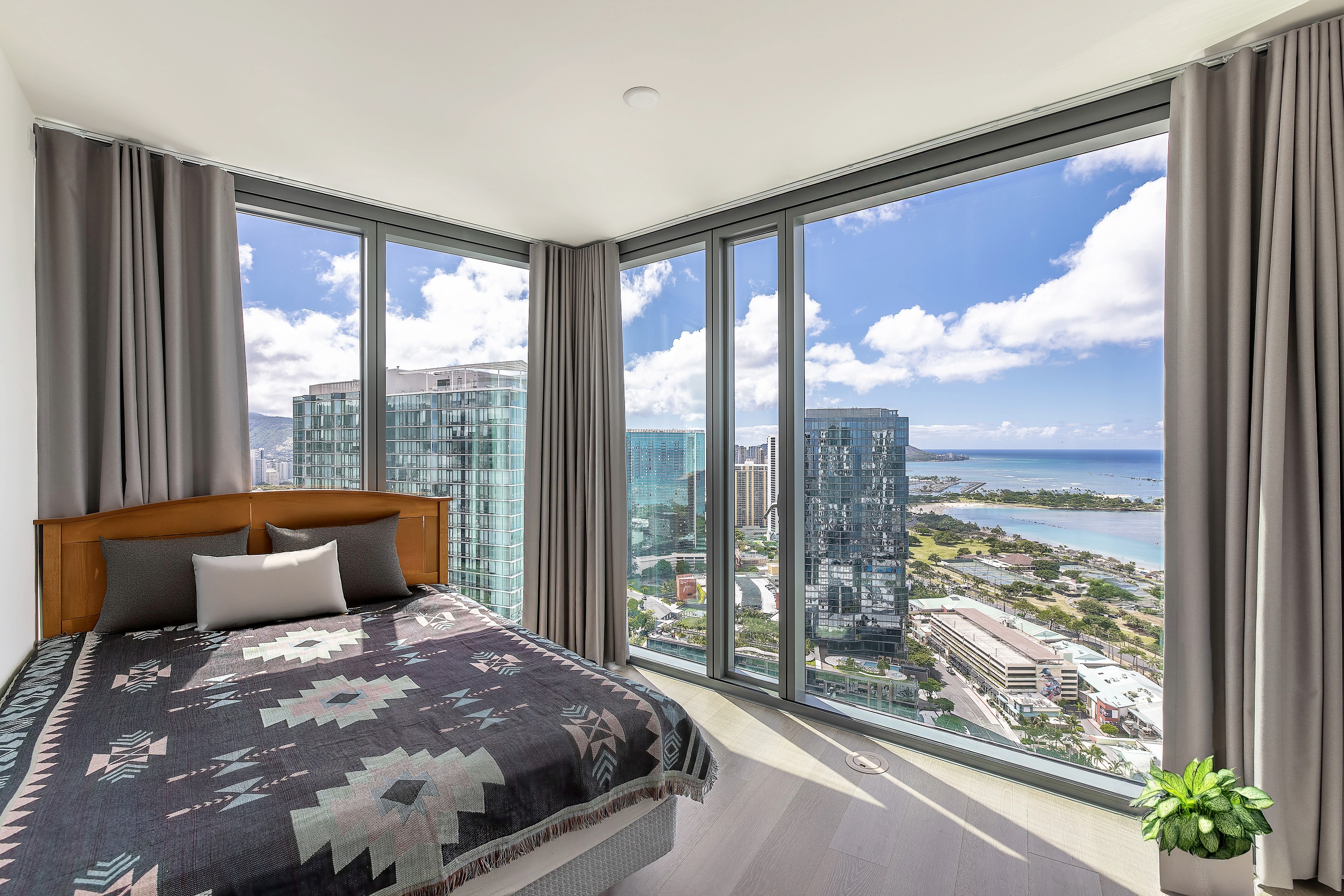 Honolulu, Hawaii, 96814, United States, 2 Bedrooms Bedrooms, ,2 BathroomsBathrooms,Residential,For Sale,1979445