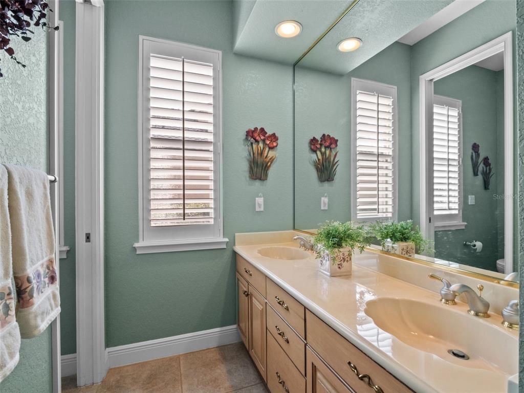 Orlando, Florida, 32836, United States, 4 Bedrooms Bedrooms, ,4 BathroomsBathrooms,Residential,For Sale,1901354
