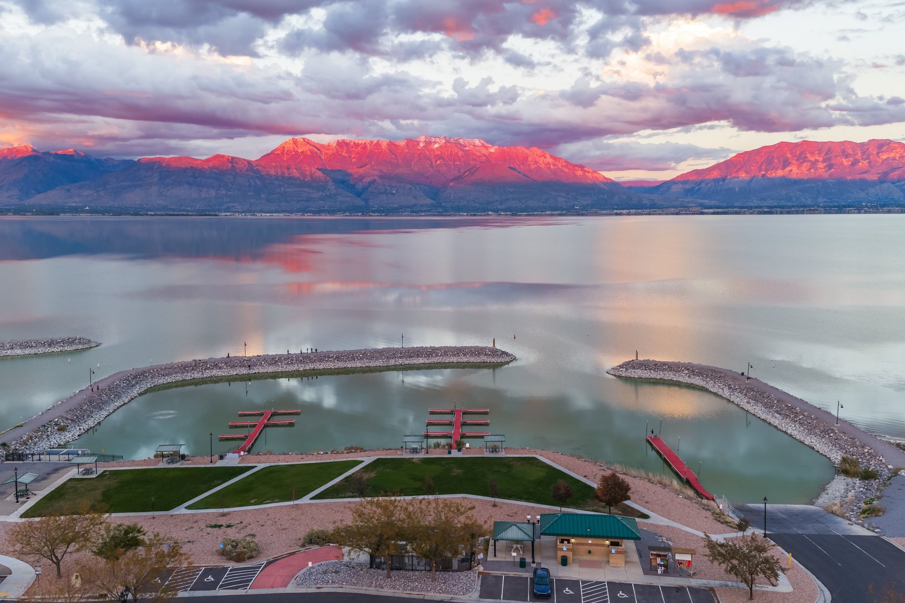  Modern Lakefront Retreat with Breathtaking Lake and Mountain Views - 物件實景