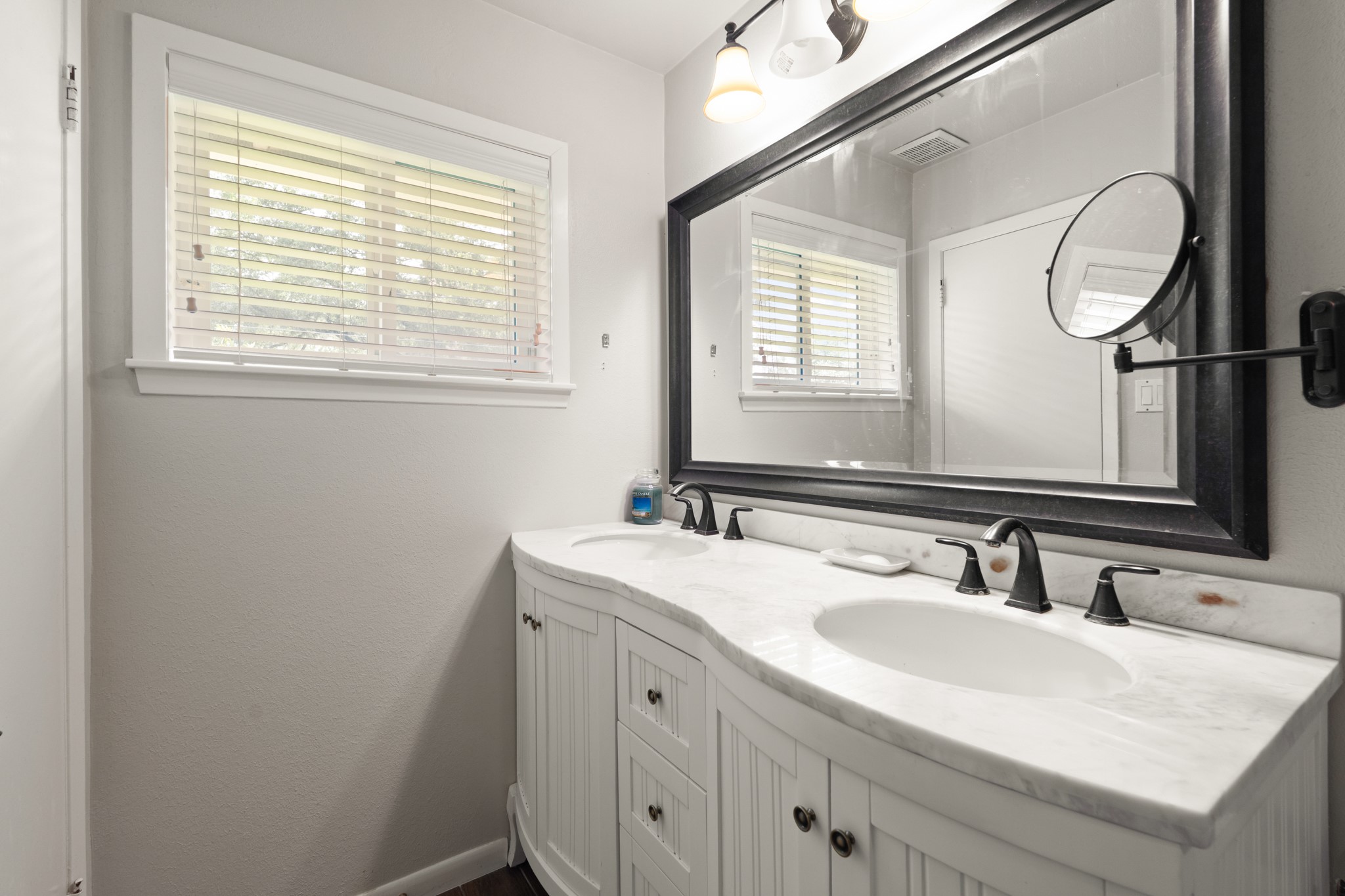 Houston, Texas, 77096, United States, 3 Bedrooms Bedrooms, ,2 BathroomsBathrooms,Residential,For Sale,1849910