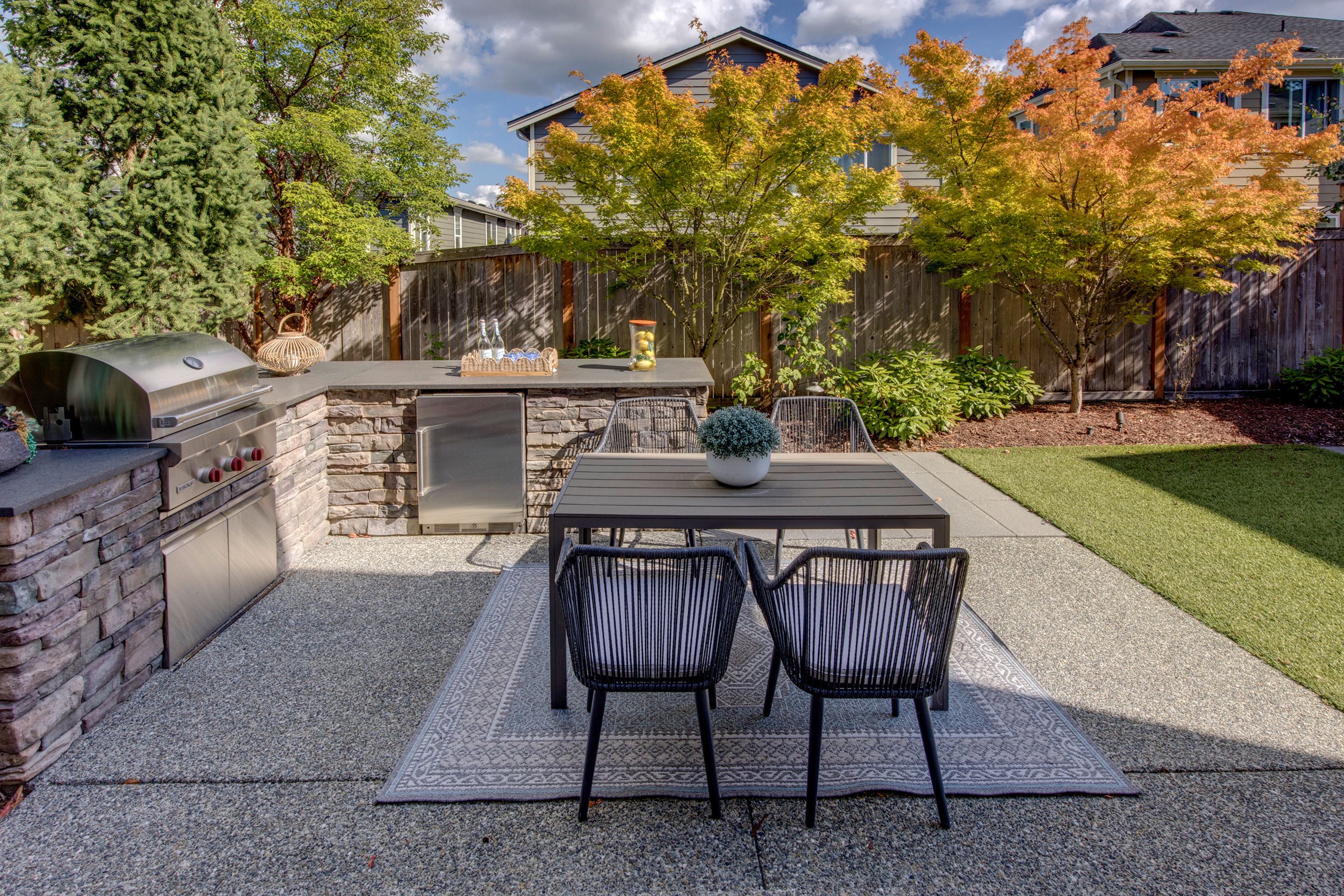  1444 242nd Avenue Northeast, Sammamish, WA 98074 - 物件實景