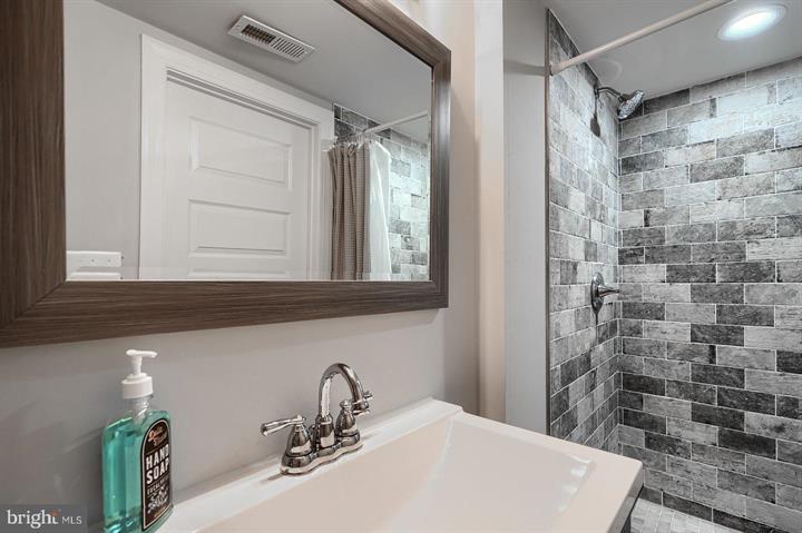 Baltimore, Maryland, 21230, United States, 5 Bedrooms Bedrooms, ,7 BathroomsBathrooms,Residential,For Sale,1920297
