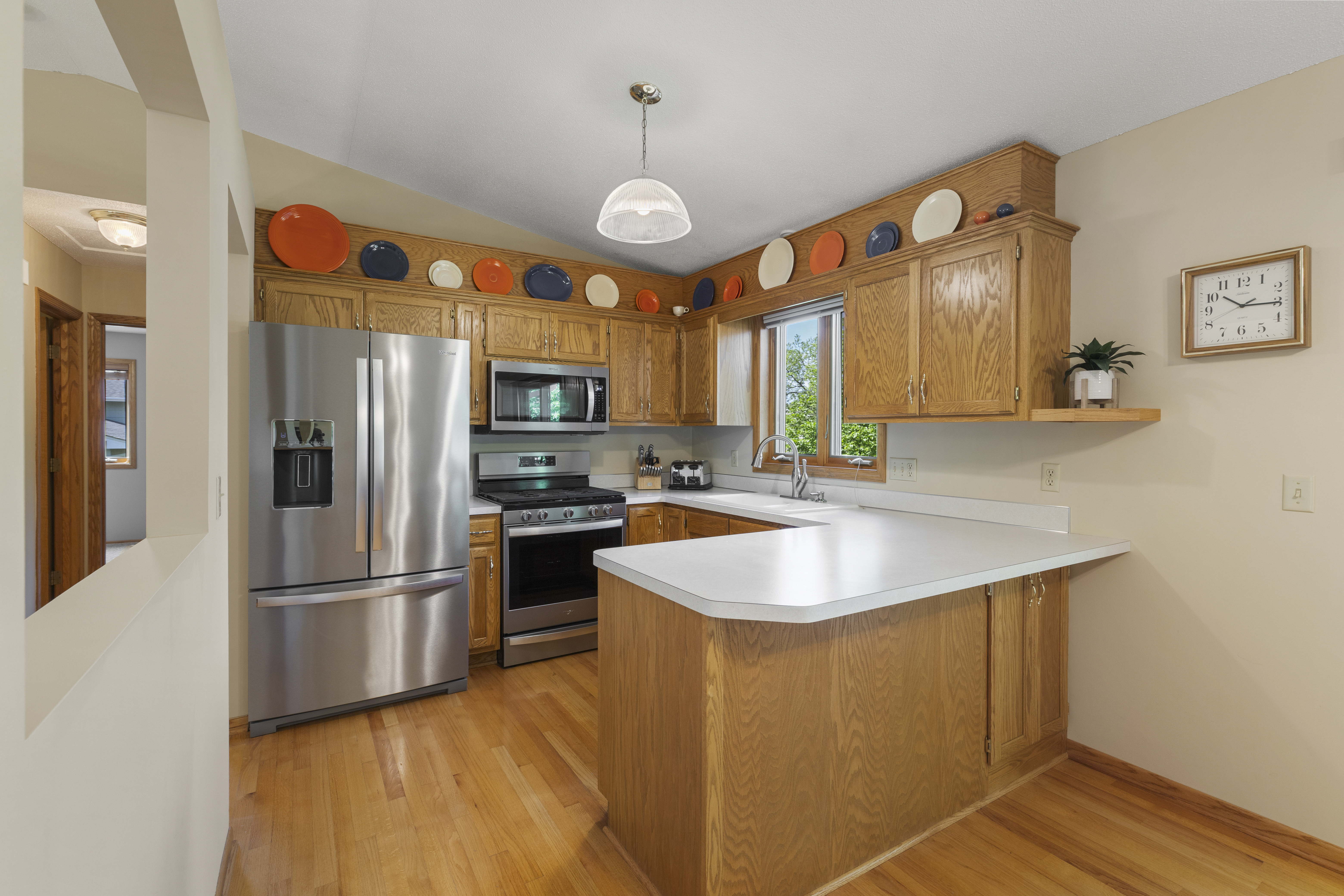  Inviting Champlin Living with Thoughtful Modern Updates - 物件實景