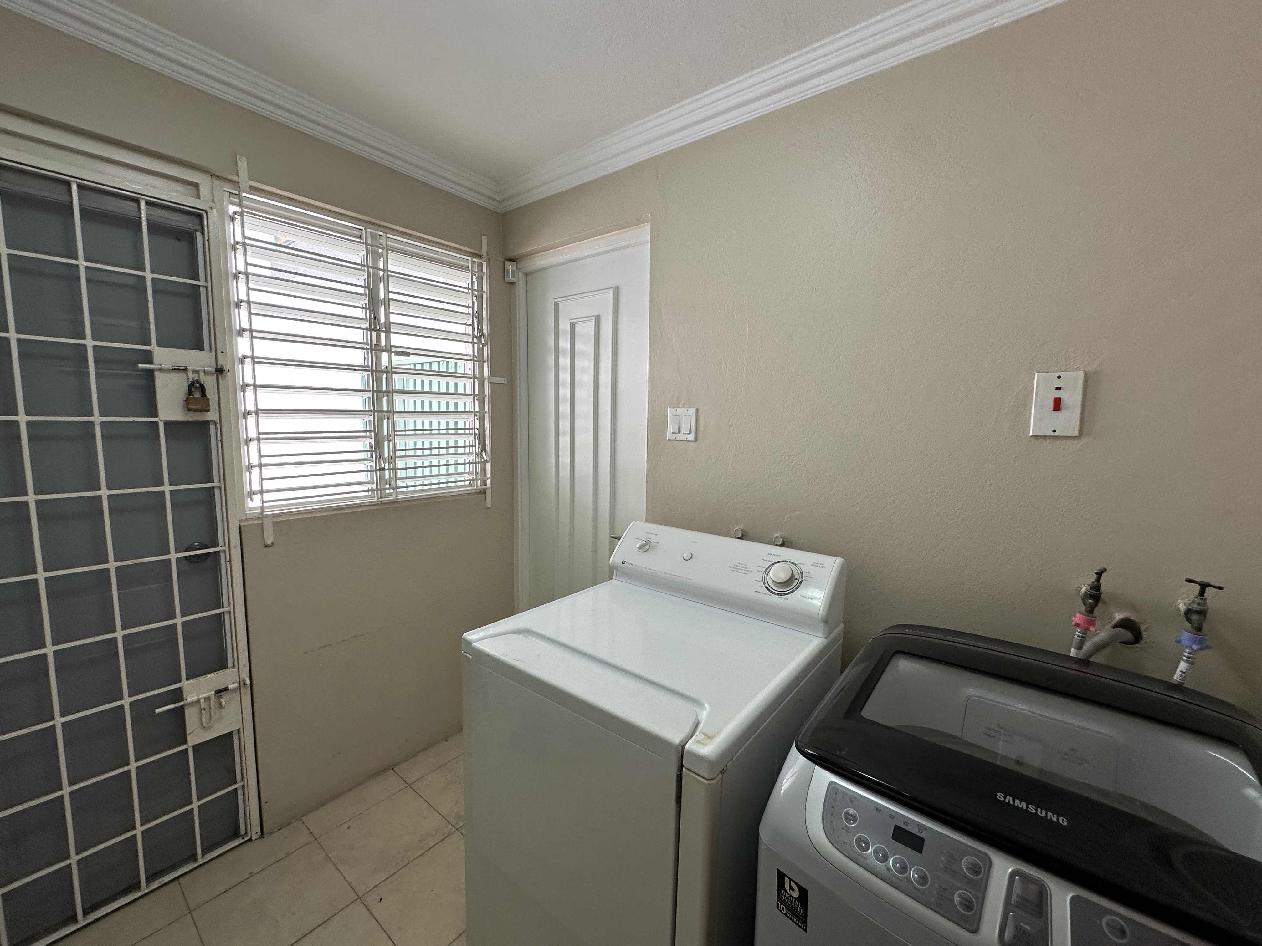 Kingston 6, JM, 3 Bedrooms Bedrooms, ,4 BathroomsBathrooms,Residential,For Sale,1901284