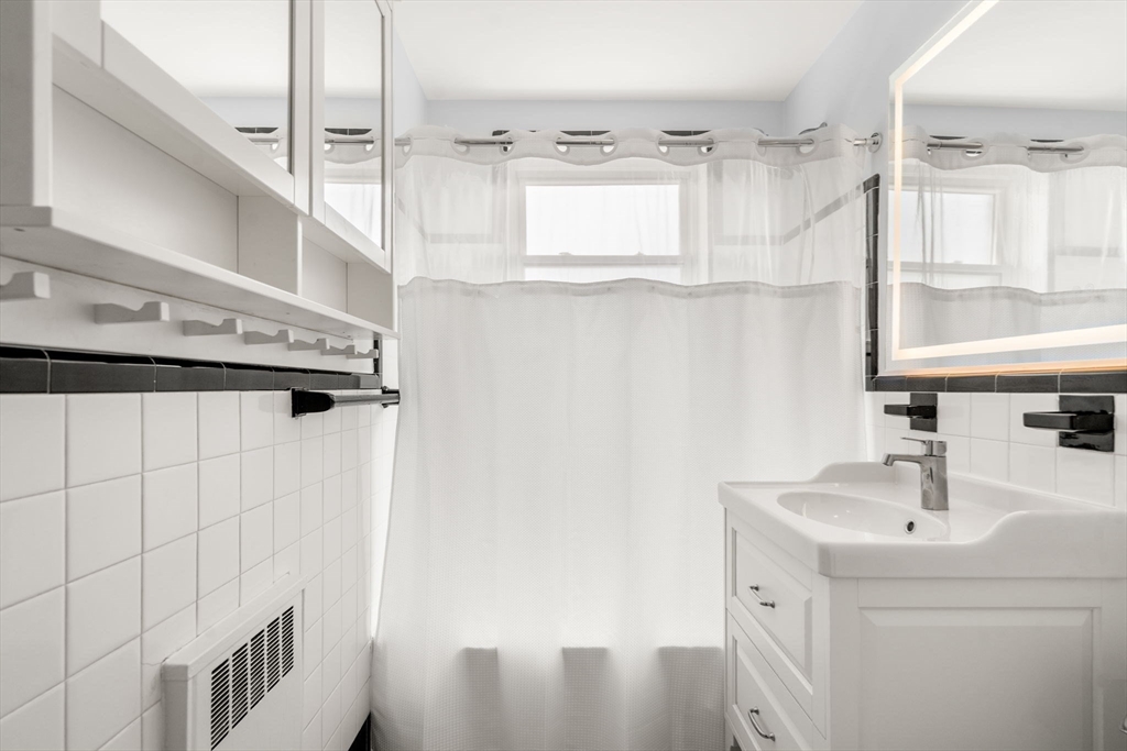 Boston, Massachusetts, 02135, United States, 2 Bedrooms Bedrooms, ,1 BathroomBathrooms,Residential,For Sale,1907550