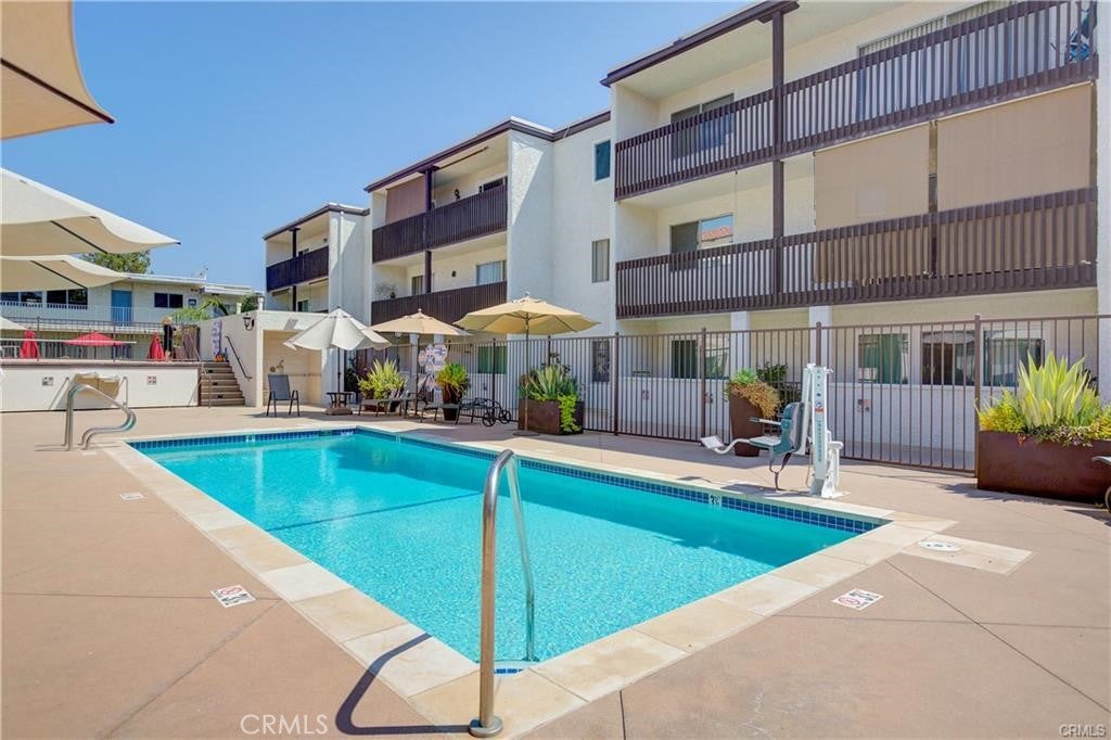 Encino, California, 91316, United States, 1 Bedroom Bedrooms, ,1 BathroomBathrooms,Residential,For Sale,1743068